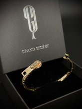 Load image into Gallery viewer, Golden Zipper Brc
