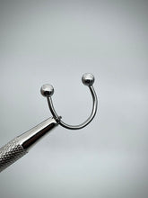 Load image into Gallery viewer, Piercing style ring
