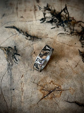 Load image into Gallery viewer, MonLuk
